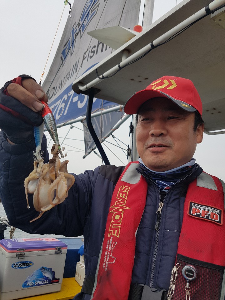 10월23일 오천항쭈꾸미와 왕건이 갑오징어. 쓰리걸이까진 나왔네요...상상피싱