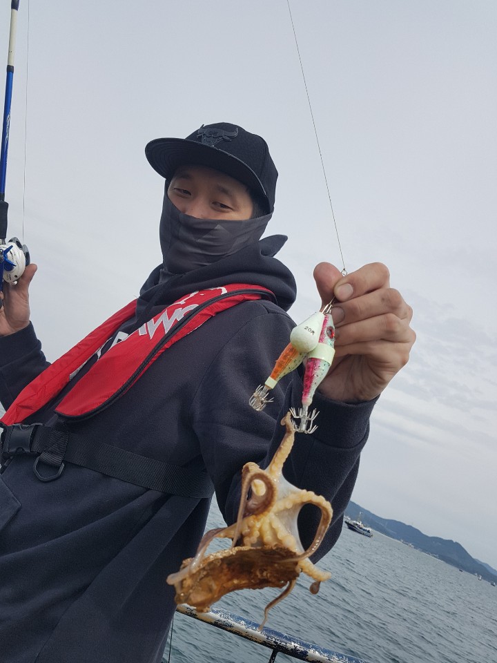 10월23일 오천항쭈꾸미와 왕건이 갑오징어. 쓰리걸이까진 나왔네요...상상피싱