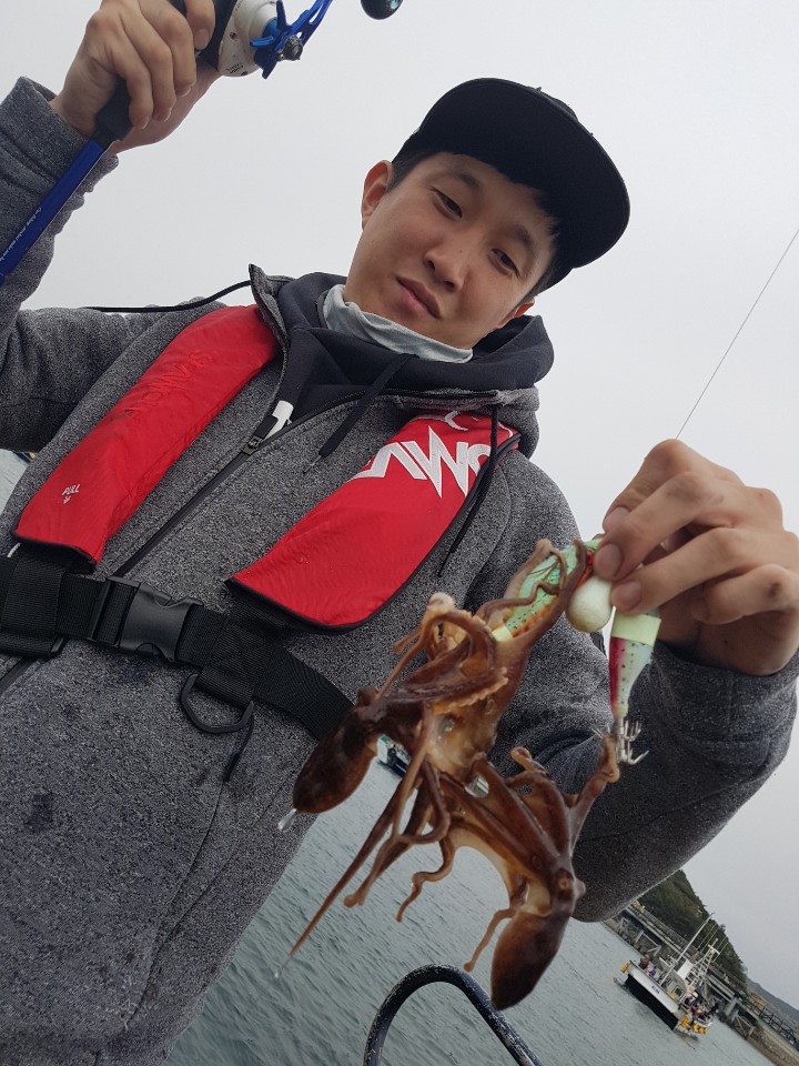 10월23일 오천항쭈꾸미와 왕건이 갑오징어. 쓰리걸이까진 나왔네요...상상피싱